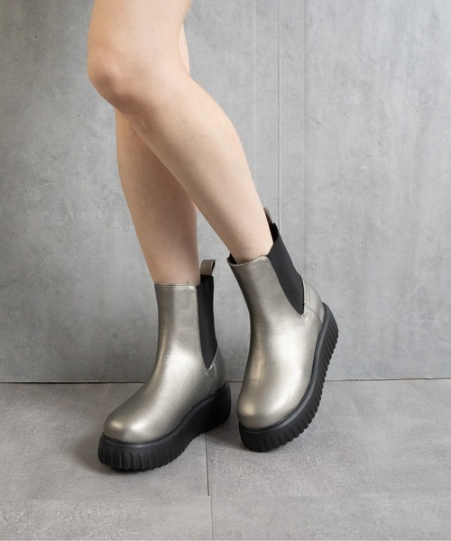 Fabby fabby（ファビィーファビィー）の「トラックソールワイドサイドゴアショートブーツ（ブーツ・レディース・ブラック/シルバー・SMALL/LARGE/MEDIUM）」の22枚目の写真