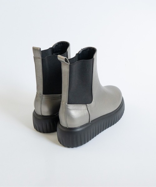 Fabby fabby（ファビィーファビィー）の「トラックソールワイドサイドゴアショートブーツ（ブーツ・レディース・ブラック/シルバー・SMALL/LARGE/MEDIUM）」の7枚目の写真