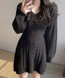 Vネックケーブルニットミニワンピース