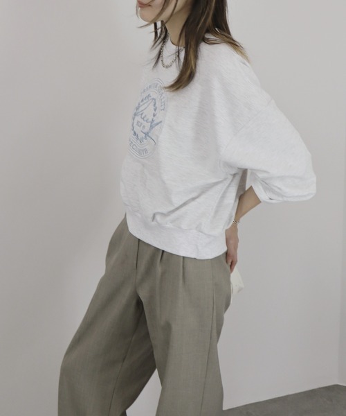 Reurie'(レウリィ)の「【ZOZO限定】ラウンド刺繍ロゴスウェット 英字プリント カレッジスウェット シンプル カジュアル ベーシック ホワイト 白 ライトグレー(スウェット・レディース・ライトグレー・FREE)」の3枚目の写真