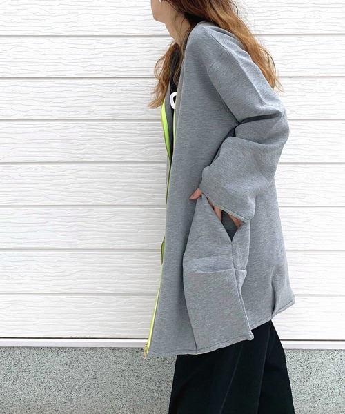 Q（キュー）の「ダンボールコクーンアウター（スウェット・レディース・ライトグレー/ブラック・MEDIUM）」の11枚目の写真