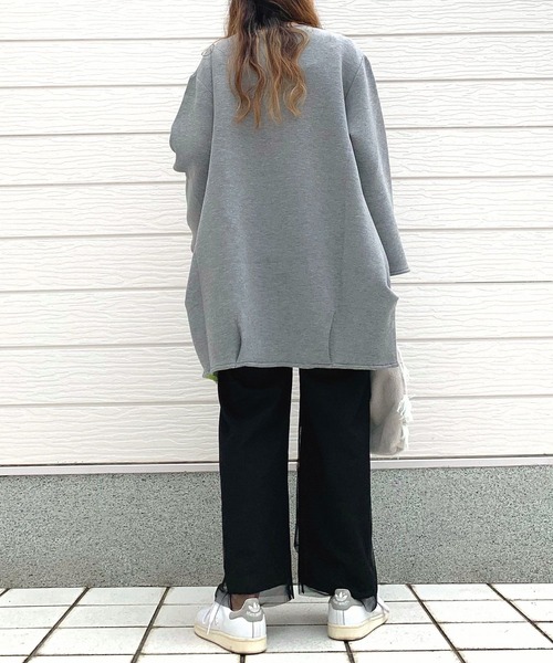 Q（キュー）の「ダンボールコクーンアウター（スウェット・レディース・ライトグレー/ブラック・MEDIUM）」の14枚目の写真