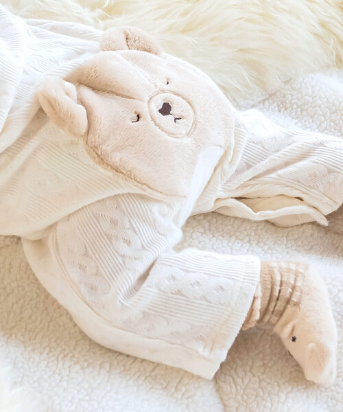 SLAP SLIP BABY（スラップスリップベビー）の「おしりクマパッチ前ポケット付きロンパースベビー(60~80cm)（ロンパース・キッズ・ベージュ/オフホワイト・60cm/70cm/80ｃｍ）」の4枚目の写真