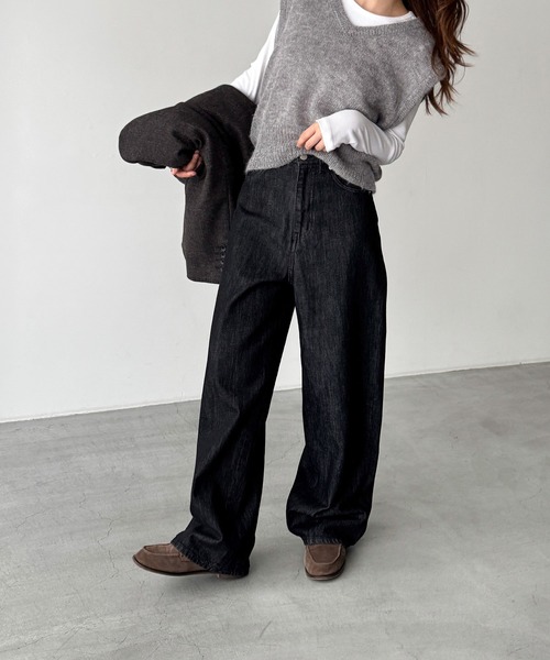 CANAL JEAN(キャナルジーン)の「ローライズデニムワイドパンツ(デニムパンツ・レディース・インディゴブルー/ブラック・マルチサイズ)」の4枚目の写真