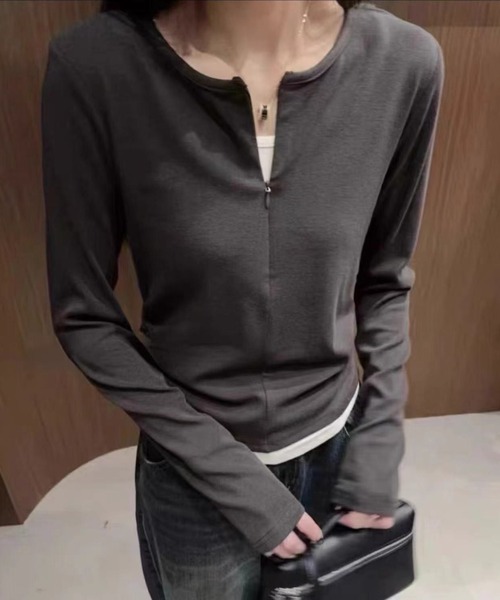 Coo+i(クーイ)の「レイヤード風ジップ長袖カットソー(Tシャツ/カットソー・レディース・ブラウン/ブラック/チャコールグレー・FREE)」の2枚目の写真