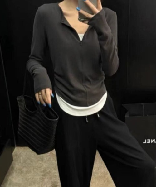 Coo+i(クーイ)の「レイヤード風ジップ長袖カットソー(Tシャツ/カットソー・レディース・ブラウン/ブラック/チャコールグレー・FREE)」の17枚目の写真