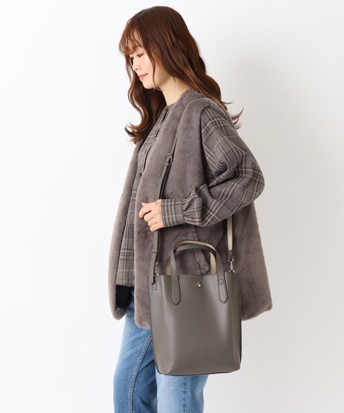 one'sterrace(ワンズテラス)の「Legato Largo かるいかばん縦型2WAYトート(トートバッグ・レディース・グレー系4/ダークブラウン系8・99)」の18枚目の写真