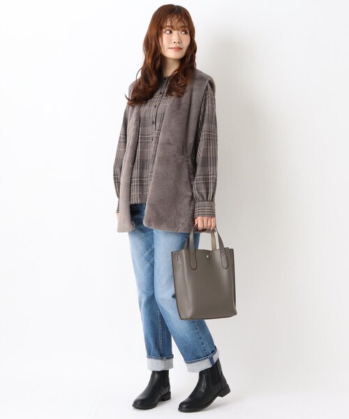 one'sterrace(ワンズテラス)の「Legato Largo かるいかばん縦型2WAYトート(トートバッグ・レディース・グレー系4/ダークブラウン系8・99)」の3枚目の写真