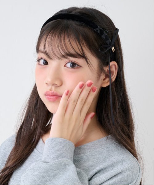 by LOVEiT(バイラビット)の「バレエカチューシャ(カチューシャ・キッズ・アイボリー/ブラック・FREE)」の1枚目の写真