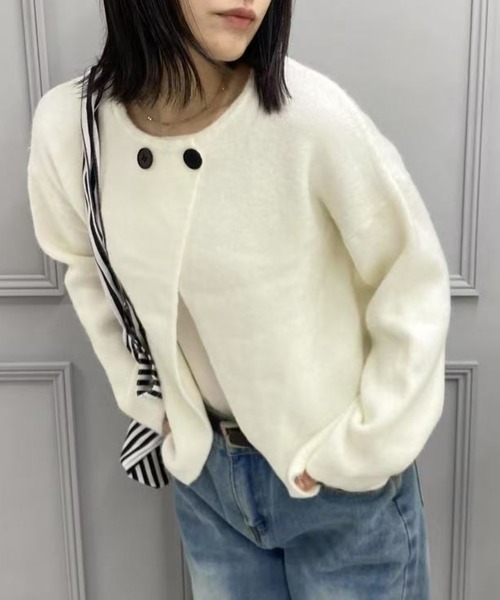 mebole(メボレ)の「2つボタン ラウンドネックニットカーディガン(カーディガン/ボレロ・レディース・ブラック/グレー/レッド/ホワイト・FREE)」の2枚目の写真