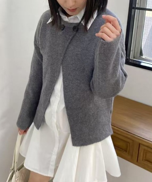 mebole(メボレ)の「2つボタン ラウンドネックニットカーディガン(カーディガン/ボレロ・レディース・ブラック/グレー/レッド/ホワイト・FREE)」の14枚目の写真