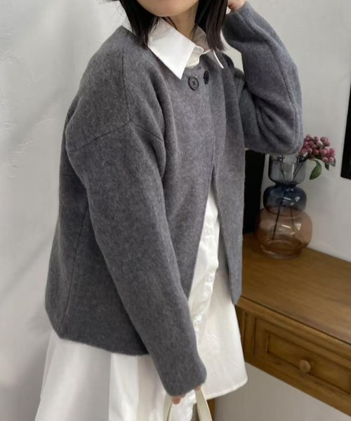 mebole(メボレ)の「2つボタン ラウンドネックニットカーディガン(カーディガン/ボレロ・レディース・ブラック/グレー/レッド/ホワイト・FREE)」の15枚目の写真