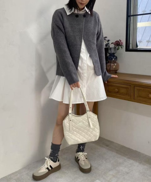 mebole(メボレ)の「2つボタン ラウンドネックニットカーディガン(カーディガン/ボレロ・レディース・ブラック/グレー/レッド/ホワイト・FREE)」の18枚目の写真