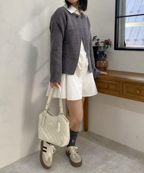 mebole(メボレ)の「2つボタン ラウンドネックニットカーディガン(カーディガン/ボレロ・レディース・ブラック/グレー/レッド/ホワイト・FREE)」の20枚目の写真