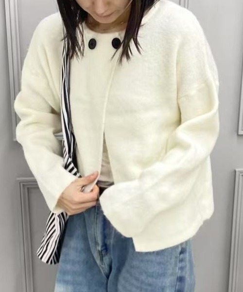 mebole(メボレ)の「2つボタン ラウンドネックニットカーディガン(カーディガン/ボレロ・レディース・ブラック/グレー/レッド/ホワイト・FREE)」の5枚目の写真