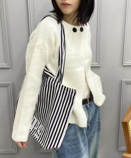 mebole(メボレ)の「2つボタン ラウンドネックニットカーディガン(カーディガン/ボレロ・レディース・ブラック/グレー/レッド/ホワイト・FREE)」の9枚目の写真