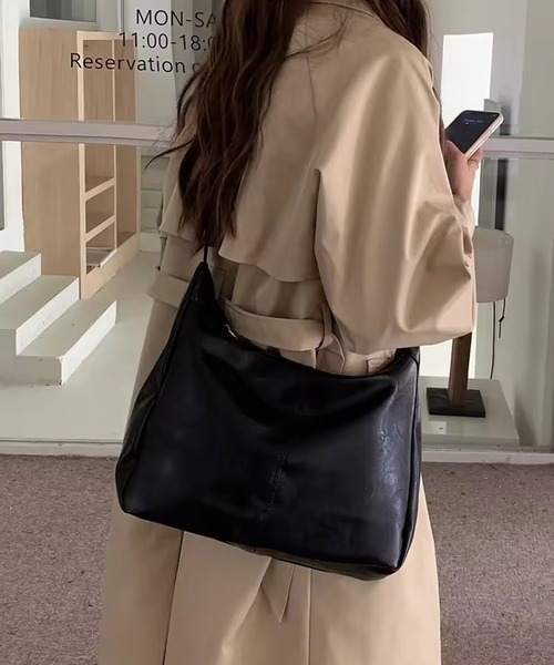 ammy.（エイミードット）の「【 ammy. / エイミードット 】 ソフト フェイクレザー ショルダーバッグ（ショルダーバッグ・レディース・ブラウン/ブラック・FREE）」の2枚目の写真