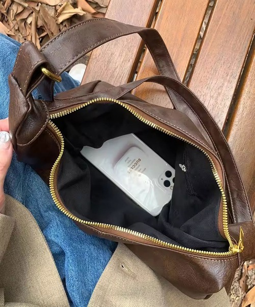 ammy.（エイミードット）の「【 ammy. / エイミードット 】 ソフト フェイクレザー ショルダーバッグ（ショルダーバッグ・レディース・ブラウン/ブラック・FREE）」の6枚目の写真