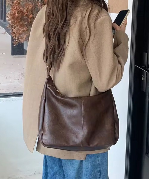 ammy.（エイミードット）の「【 ammy. / エイミードット 】 ソフト フェイクレザー ショルダーバッグ（ショルダーバッグ・レディース・ブラウン/ブラック・FREE）」の9枚目の写真