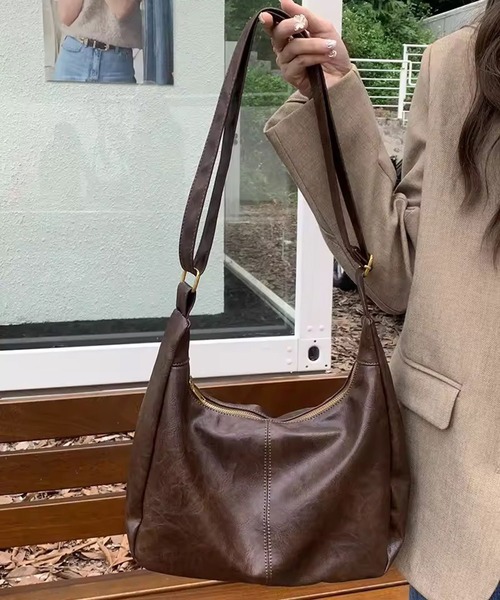 ammy.（エイミードット）の「【 ammy. / エイミードット 】 ソフト フェイクレザー ショルダーバッグ（ショルダーバッグ・レディース・ブラウン/ブラック・FREE）」の3枚目の写真