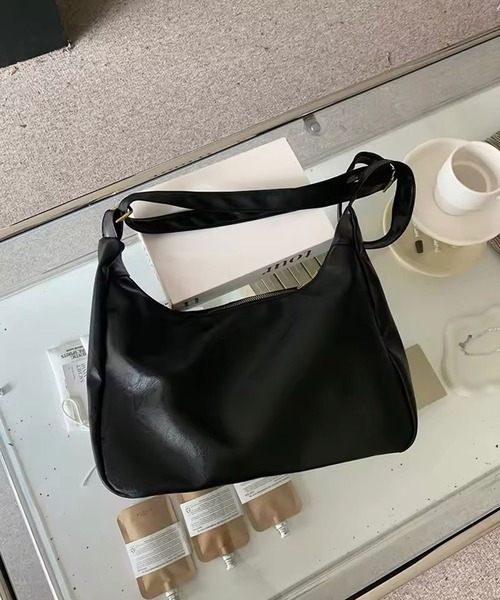 ammy.（エイミードット）の「【 ammy. / エイミードット 】 ソフト フェイクレザー ショルダーバッグ（ショルダーバッグ・レディース・ブラウン/ブラック・FREE）」の4枚目の写真