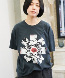 THRIFTY LOOK（スリフティールック）の「THRIFTY LOOK / スリフティールック THRIFTY "RED HOT CHILI PEPPERS" TEE レッドホットチリペッパーズ バンドTシャツ バンT（Tシャツ/カットソー）」