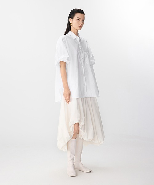 JNBY（ジェーエヌビーワイ）の「Airy Ballon-sleeve Shirt / エアリーバルーンスリーブシャツ（シャツ/ブラウス・レディース・ブラック/ホワイト・38/40/36）」の7枚目の写真