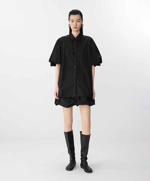 JNBY（ジェーエヌビーワイ）の「Airy Ballon-sleeve Shirt / エアリーバルーンスリーブシャツ（シャツ/ブラウス・レディース・ブラック/ホワイト・38/40/36）」の15枚目の写真