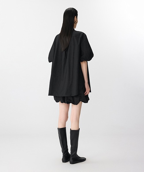 JNBY（ジェーエヌビーワイ）の「Airy Ballon-sleeve Shirt / エアリーバルーンスリーブシャツ（シャツ/ブラウス・レディース・ブラック/ホワイト・38/40/36）」の17枚目の写真