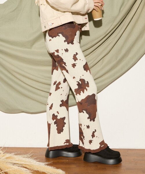 HELLO.SANFRANCISCO(ハローサンフランシスコ)の「【HELLO.SANFRANCISCO】COW柄ニットフレアパンツ(その他パンツ・レディース・アイボリー・ONE SIZE)」の17枚目の写真