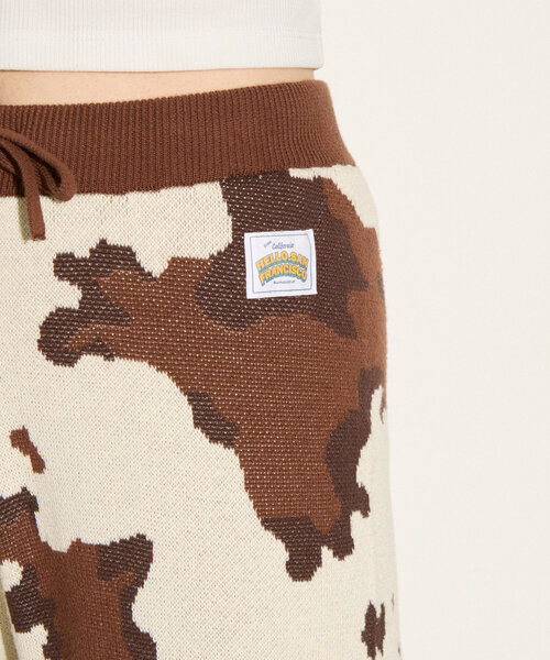 HELLO.SANFRANCISCO(ハローサンフランシスコ)の「【HELLO.SANFRANCISCO】COW柄ニットフレアパンツ(その他パンツ・レディース・アイボリー・ONE SIZE)」の4枚目の写真