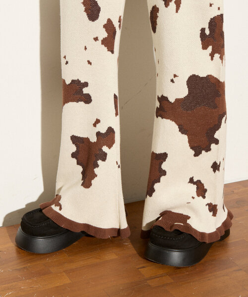 HELLO.SANFRANCISCO(ハローサンフランシスコ)の「【HELLO.SANFRANCISCO】COW柄ニットフレアパンツ(その他パンツ・レディース・アイボリー・ONE SIZE)」の6枚目の写真