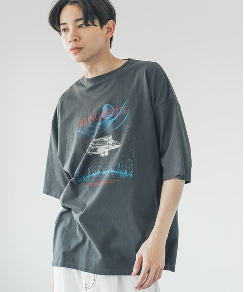 LOWRYS FARM(ローリーズファーム)の「USEDライクプリントTシャツ 324955(Tシャツ/カットソー・メンズ・ブラック系その他/グレー/ブラック/チャコールグレー・MEDIUM/LARGE)」の1枚目の写真