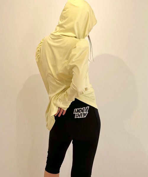 HOLIDAY（ホリデイ）の「FAST DRY JERSEY PUFF SHOULDER HOODIE ファストドライジャージパフショルダーフーディ（パーカー・レディース・ブラック/レモンイエロー/ピンク・ONE SIZE）」の17枚目の写真