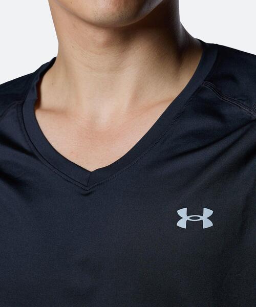 UNDER ARMOUR(アンダーアーマー)の「UAヒートギア フィッティド ロングスリーブ Vネックシャツ(ゴルフ/メンズ)(Tシャツ/カットソー・メンズ・ブラック・3XL)」の4枚目の写真