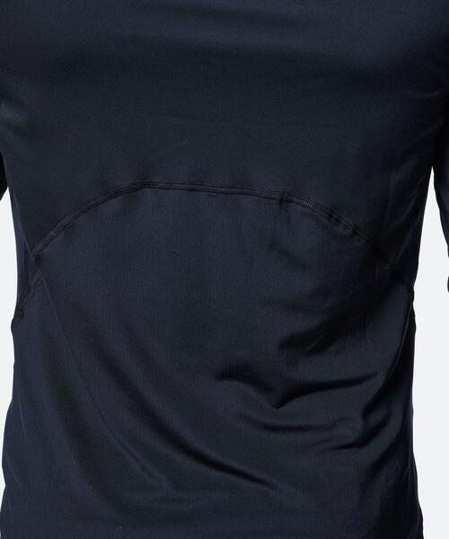 UNDER ARMOUR(アンダーアーマー)の「UAヒートギア フィッティド ロングスリーブ Vネックシャツ(ゴルフ/メンズ)(Tシャツ/カットソー・メンズ・ブラック・3XL)」の7枚目の写真