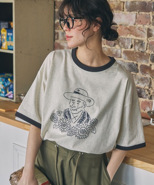 MONO-MART LADY'S(モノマートレディース)の「手書き風 偉人イラスト 半袖 リンガーTシャツ(Tシャツ/カットソー・レディース・チャコールグレー/スミクロ/ネイビー/ブラック系・FREE)」の1枚目の写真