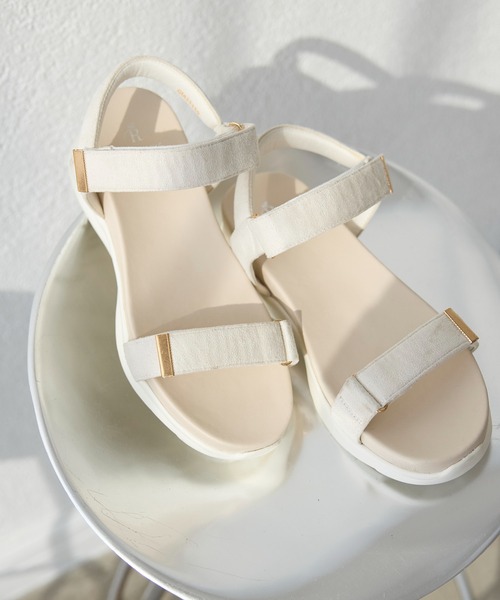 ROPE' PICNIC(ロペピクニック)の「ワニカンベルクロスニーカーサンダル(サンダル・レディース・ネイビー/ブラック/ベージュ/キナリ/ベージュ系その他・S/L/M)」の2枚目の写真