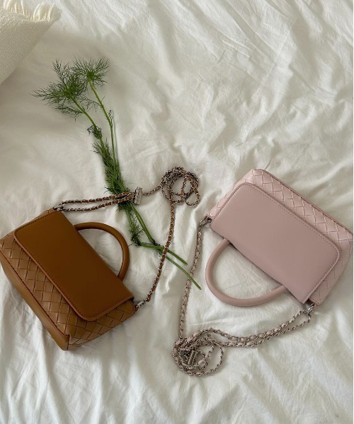 FINEnough(ファインナフ)の「チェーンショルダー2WAYショルダーバッグ(ショルダーバッグ・レディース・キャメル/ブルー/ピンク/ホワイト/ブラック・FREE)」の19枚目の写真