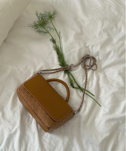 FINEnough(ファインナフ)の「チェーンショルダー2WAYショルダーバッグ(ショルダーバッグ・レディース・キャメル/ブルー/ピンク/ホワイト/ブラック・FREE)」の11枚目の写真