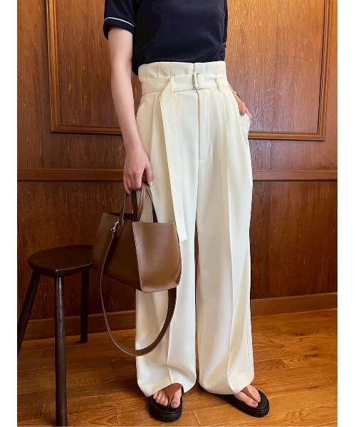 Mila Owen(ミラオーウェン)の「【UV加工】ドライタッチペーパーバッグパンツ(その他パンツ・レディース・アイボリー/ブラック/ライラック・0/1)」の2枚目の写真