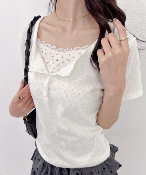 Mejoul(メジュール)の「ヘンリーネック花柄フェイクレイヤードリブT(Tシャツ/カットソー・レディース・ピンク/ブルー/パープル/アイボリー・M/S)」の2枚目の写真