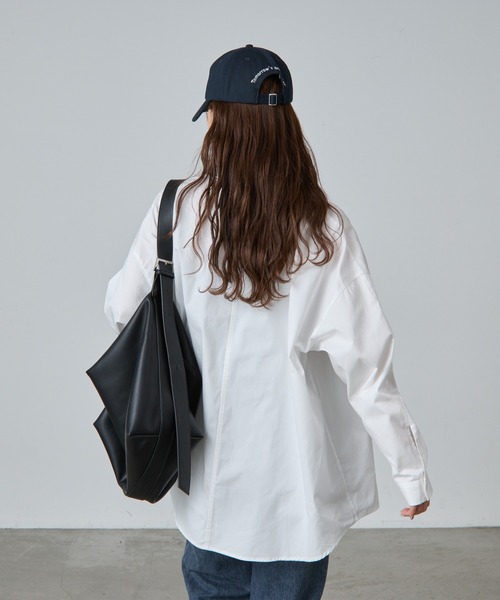 COLONY 2139（コロニートゥーワンスリーナイン）の「ワンポイント刺繍レギュラーカラーシャツ（シャツ/ブラウス・レディース・オフホワイト/サックスブルー・FREE）」の5枚目の写真