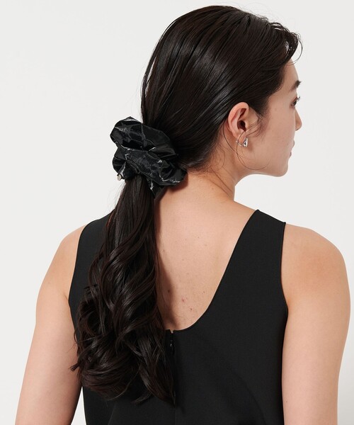 MARW UNITED ARROWS(マルゥ ユナイテッドアローズ)の「<MARW UNITED ARROWS>シャイニー シュシュ(その他ヘアアクセサリー・レディース・ブラック・FREE)」の7枚目の写真