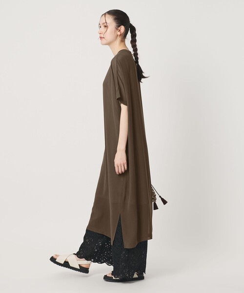 BEAUTY&YOUTH UNITED ARROWS(ビューティーアンドユースユナイテッドアローズ)の「シフォンレイヤード ドルマンスリーブ ワンピース(ワンピース・レディース・ダークグレー/ダークブラウン/ブラック/モカ・FREE)」の4枚目の写真