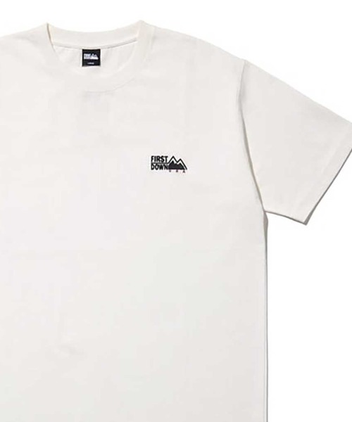 FIRST DOWN(ファーストダウン)の「FIRST DOWN LOGO S/S TEE(Tシャツ/カットソー・メンズ・ホワイト/ブラック・M/L/XL)」の1枚目の写真