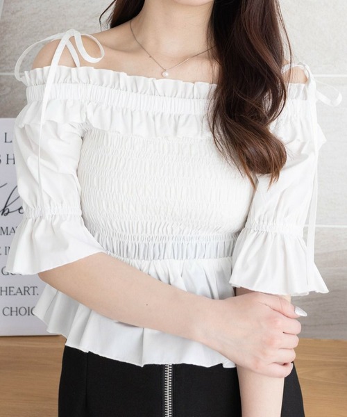 clear（クリア）の「肩リボンオフショルシャーリング半袖ブラウス [着回し力抜群 大人 フェミニン 骨格ウェーブ]（シャツ/ブラウス・レディース・ブラック/イエロー/オフホワイト・F）」の2枚目の写真