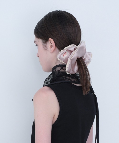 SQUARE SCRUNCHIE（シュシュ）｜clor（クロル）のファッション