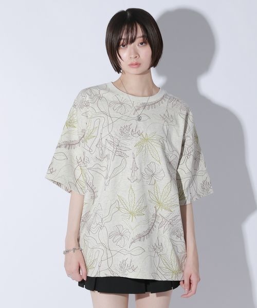 Anui(アニュイ)の「【UNISEX】フラワーシシュウTシャツ(Tシャツ/カットソー・レディース・ブラック/オートミール・MEDIUM)」の19枚目の写真
