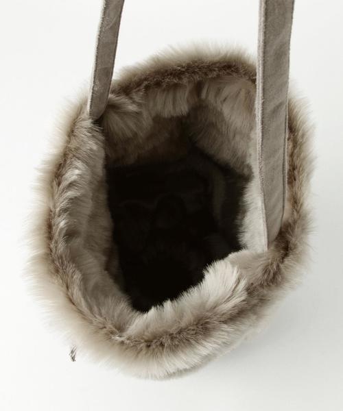 Another Edition（アナザーエディション）の「フェイクムートン巾着ショルダーバッグ/AE FK キンチャク SHLD（ショルダーバッグ・レディース・オフホワイト/グレー・フリー）」の8枚目の写真